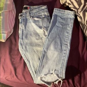 Distressed skinny jeans